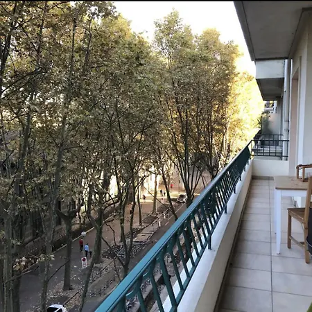 Avec Vue Sur Le Parc De La Tete D'or Lyon